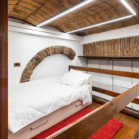 Fcr Piazza Navona - Teatro Pace Apartment